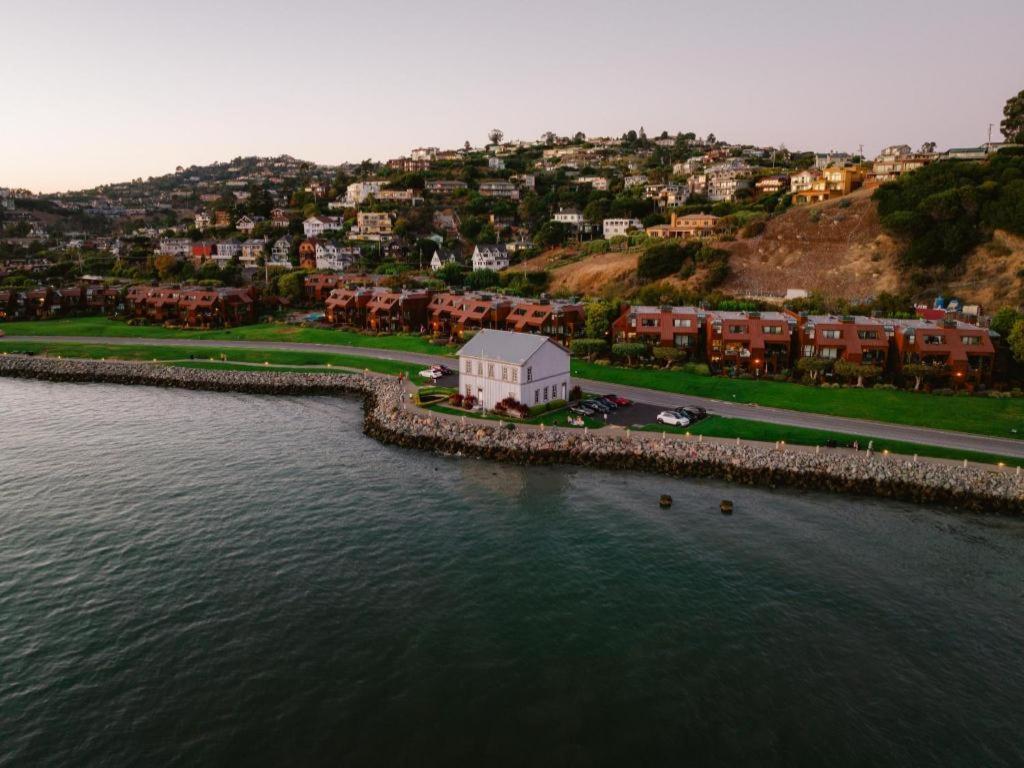 Marin Suites Hotel Corte Madera Exterior photo